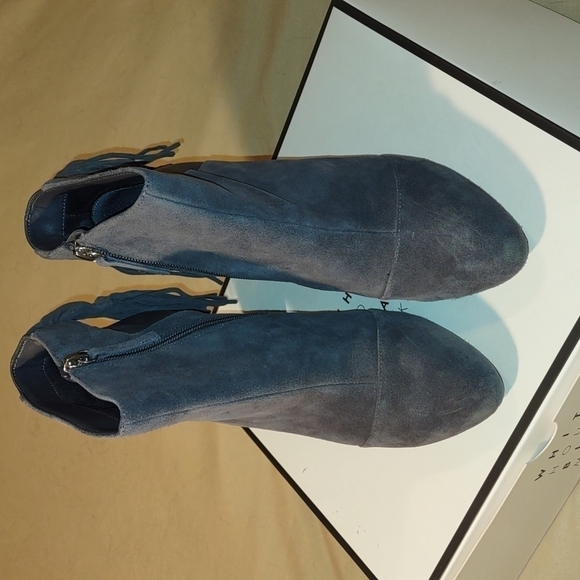 White House Black Market Gray Suede "Dodge" Tassel Shoe Boots Size 8 1/2 - Picture 2 of 11